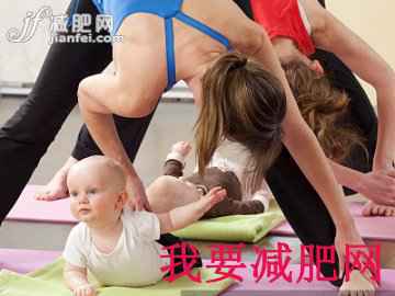 跟着宝宝一起练瑜伽 练就辣妈好身材